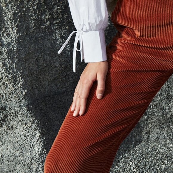 NWT-Grace & Mila Paris Dante Super High Rise Corduroy Flare Leg Pant Rust Small - Picture 2 of 9